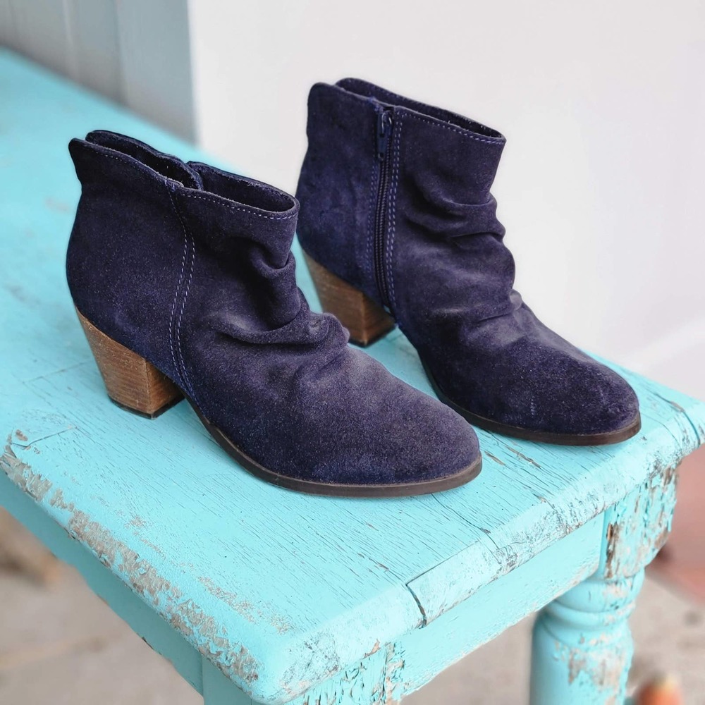Stylish DIBA Sandra short ankle heeled booties, blue suede, womens 8